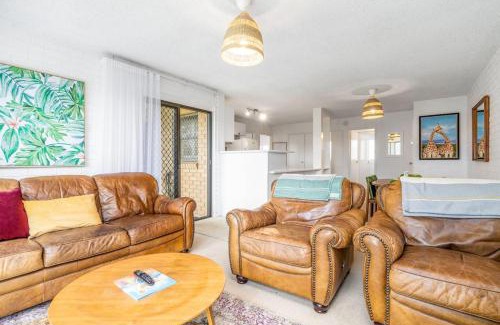 Mawson Apartment | Spacious 2-Bed Unit with Garden in Mawson - Hosted by Canstay