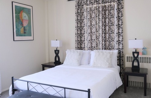 Los Angeles Bed & Breakfast | Spacious 2-bedroom in the miracle mile