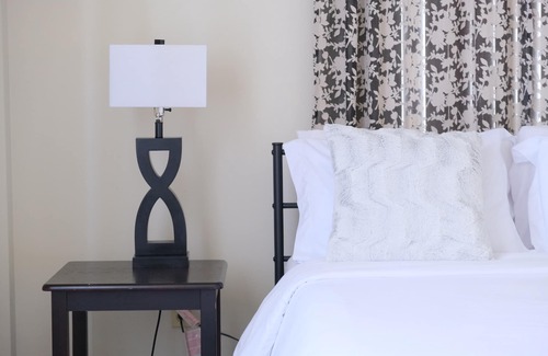 Los Angeles Bed & Breakfast | Spacious 2-bedroom in the miracle mile
