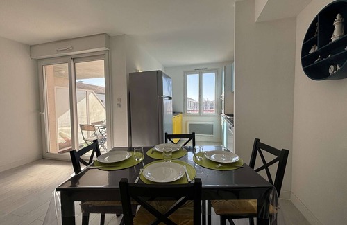 Rochefort Apartment | Spacious 2-bedroom apartment with parking in Rochefort