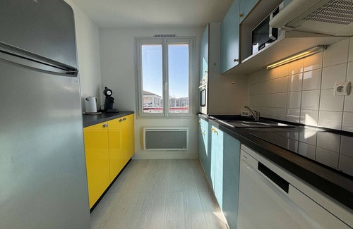 Rochefort Apartment | Spacious 2-bedroom apartment with parking in Rochefort
