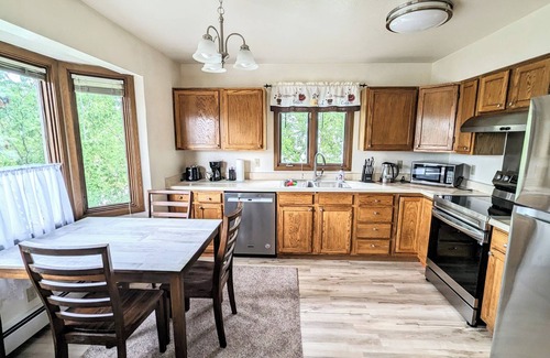 Downtown Anchorage Apartment | Spacious 2-bedroom Apartment in the Heart of Anchorage w/King bed!