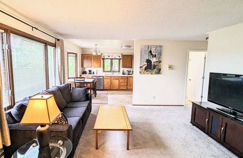 Downtown Anchorage Apartment | Spacious 2-bedroom Apartment in the Heart of Anchorage w/King bed!