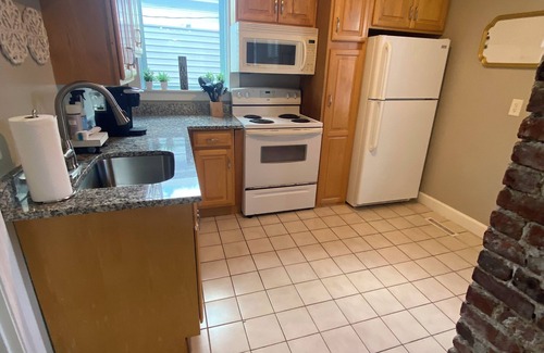 Top of the Hill Apartment | Spacious 2-bedroom apartment in fabulous Newport with AC, WiFi. Great location!