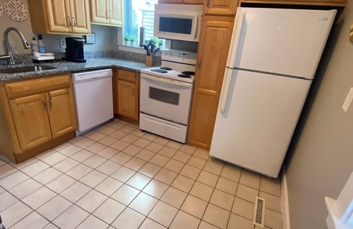 Top of the Hill Apartment | Spacious 2-bedroom apartment in fabulous Newport with AC, WiFi. Great location!