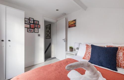 East Acton Apartment | Spacious 2 Bedroom Apartment with Three Beds and Free Parking near Wembley