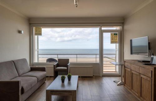 Mariakerke Apartment | Spacious 2-Bedroom Apartment with Breathtaking Sea View T68