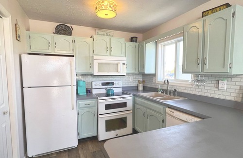 Fenwick Island Condo | Spacious 2 Bedroom Condo in North Ocean City. Balcony Views & Central Location!