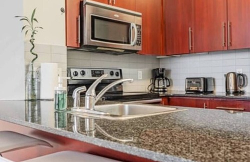 Downtown Mississauga Condo | SPACIOUS 2 BEDROOM 2 BATH CONDO/SQUARE ONE