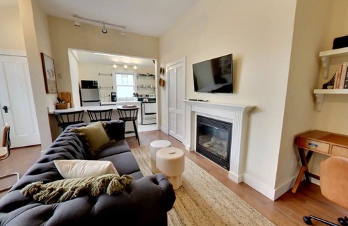 Downtown North Apartment | Spacious 2 bedroom Entire Apartment Unit #10