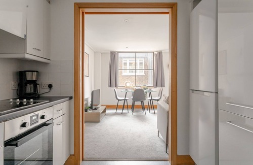 The City of London Apartment | Spacious 2-Bedroom Flat in London's Holborn