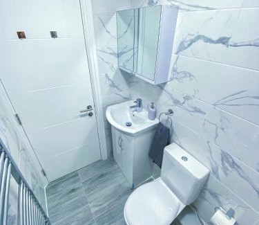 Harringay Apartment | Spacious 2-Bedroom Flat in London - F3