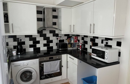 Haringey House | Spacious 2 Bedroom House with Garden in London