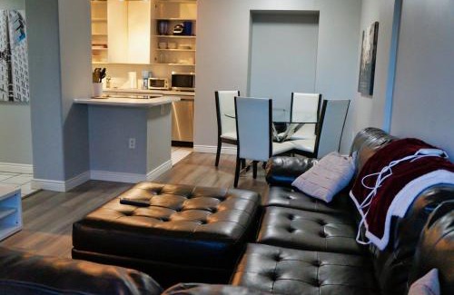 Connaught Apartment | Spacious 2 bedroom in Beltline on the top floor
