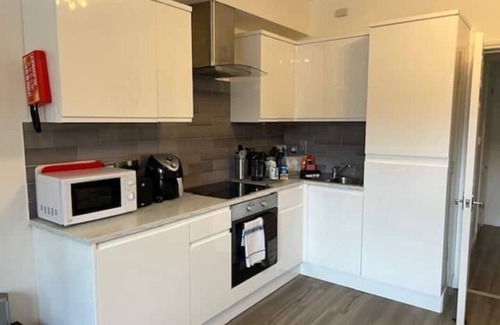 Reigate Apartment | Spacious 2 Bedroom Serviced Apartment in Reigate, Surrey