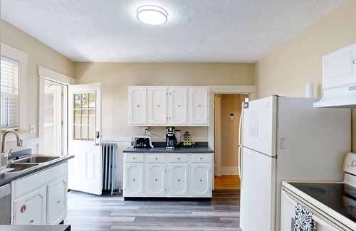 Southbridge Apartment | Spacious 2 Bedroom 1 Bath apt