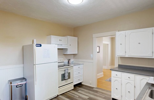 Southbridge Apartment | Spacious 2 Bedroom 1 Bath apt