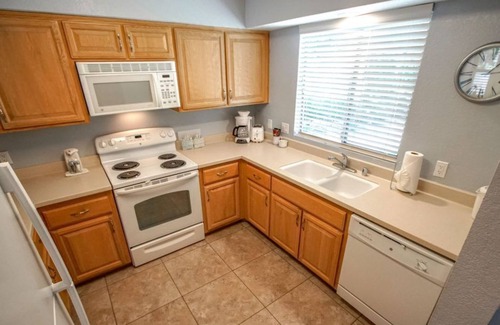 Historic Tennis Club Condo | Spacious 2 BR Condo w/Patio | Pools + Spa Access