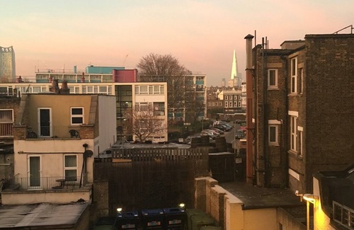 Faraday Apartment | Spacious 2 double bedroom apartment w free off-street parking & superfast WiFi.
