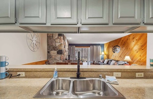 Bellaire Condo | Spacious 2-Floor Condo Ideal for Larger Families or Groups, Featuring Golf Acces