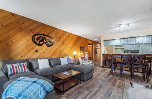 Bellaire Condo | Spacious 2-Floor Condo Ideal for Larger Families or Groups, Featuring Golf Acces