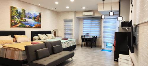 Medan Apartment | Spacious 2 King Bed Family Room 56 Sqm PODOMORO APARTMENT Tower Liberty 21st Floor with Mall Direct Access