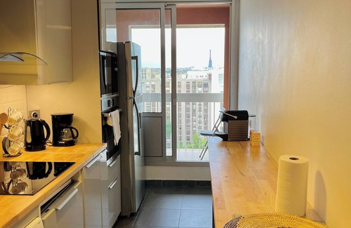 Puteaux Apartment | Spacious 2-room apartment with parking in Paris La Défense overlooking the Eiffel Tower