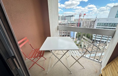Puteaux Apartment | Spacious 2-room apartment with parking in Paris La Défense overlooking the Eiffel Tower