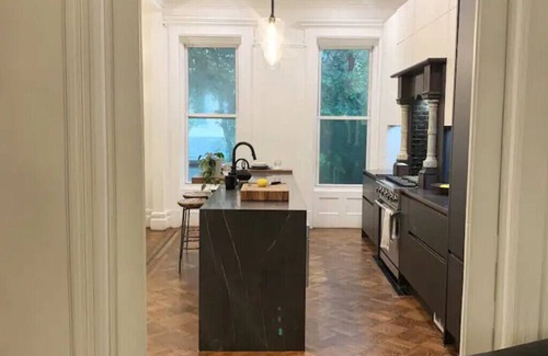 Ocean Hill House | SPACIOUS 2-STORY Brownstone House 4 ppl | BED STUY