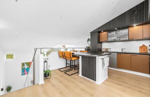 Teigar Apartment | Spacious 2 story downtown apartment