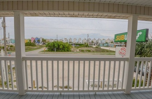 East End Condo | Spacious 2000+sqft Home, 3 min to Beach, Lighthouse & Quaint Village