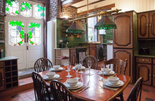Manchester Villa | Spacious 220sqm House 10-min Dr City Ctr/Heaton