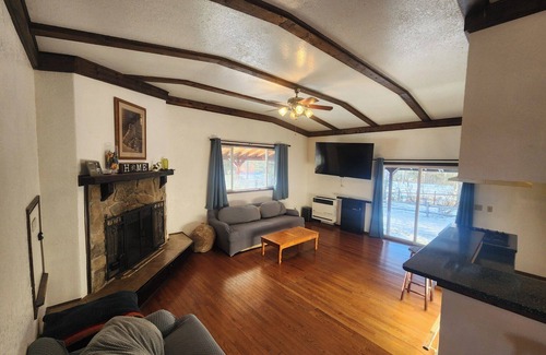 Tanaina House | Spacious ~2600 sqft 5-bedroom house in breathtaking Hatchers Pass with WiFi