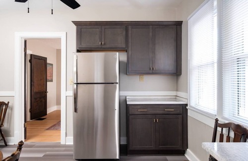 Highlands Douglass Apartment | Spacious 2B/1BA in Buzzing Louisville Neighborhood
