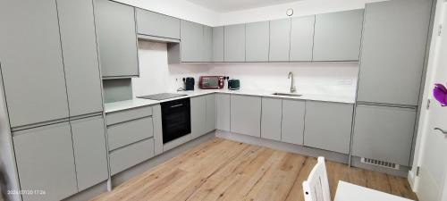 Hammersmith and Fulham Apartment | Spacious 2B2B Apartment with Garden