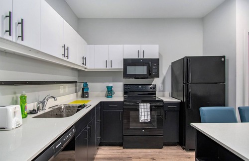 Downtown Omaha House | Spacious 2BD/2BA Downtown + Gym