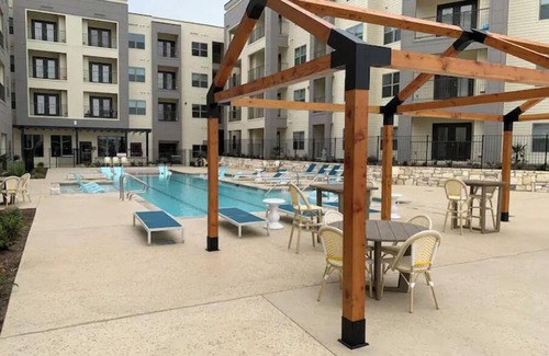Medical Center District House | Spacious 2bd/2BA in Medical Center *Free Parking*