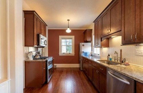 East Point House | Spacious 2bd Bungalow Near Airport and Downtown!