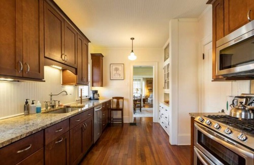 East Point House | Spacious 2bd Bungalow Near Airport and Downtown!