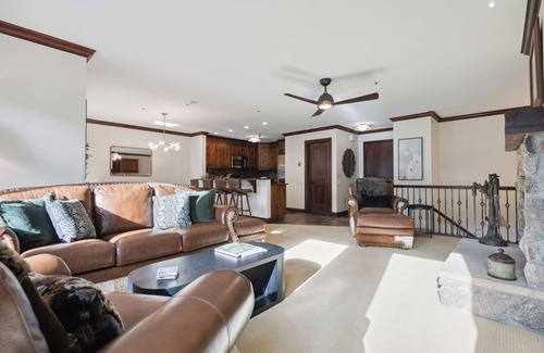 Beaver Creek Condo | Spacious 2BD + Den, Ski In OutnIn the Heart of Beaver Creek VillagenPool jacuzzi