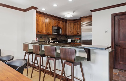 Beaver Creek Condo | Spacious 2BD + Den, Ski In OutnIn the Heart of Beaver Creek VillagenPool jacuzzi