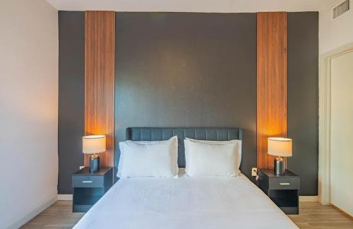 Evans Churchill Apartment | Spacious 2BD DT - Balcony, Gym, W-D, Parking - Sleeps 8