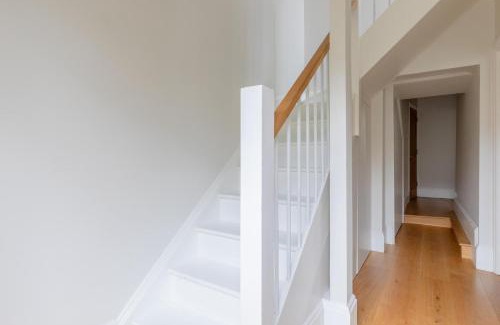 Haverstock Apartment | Spacious 2BD Flat By Regents Park & Camden Town!