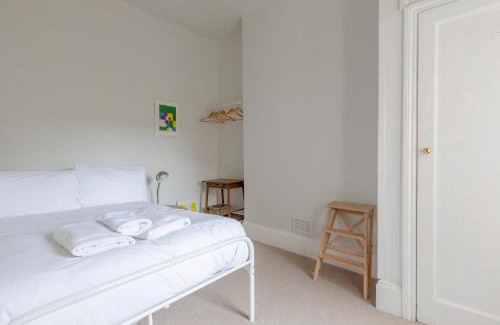 Haverstock Apartment | Spacious 2BD Flat By Regents Park & Camden Town!