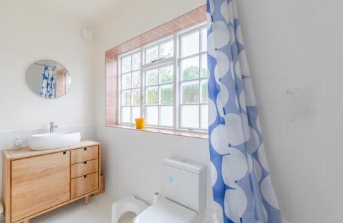 Haverstock Apartment | Spacious 2BD Flat By Regents Park & Camden Town!