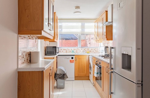 Canonbury Apartment | Spacious 2BD Home, 4 Min to Canonbury Station