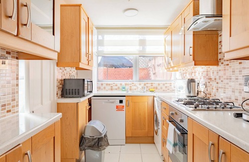 Canonbury Apartment | Spacious 2BD Home, 4 Min to Canonbury Station