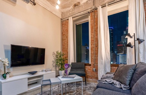 Downtown Dallas Bed & Breakfast | Spacious 2BD Suit Near Convention Center Downtown