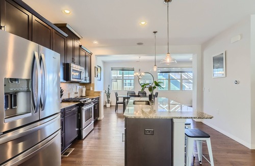 Louisville House | Spacious 2BDR Modern Townhome in Louisville