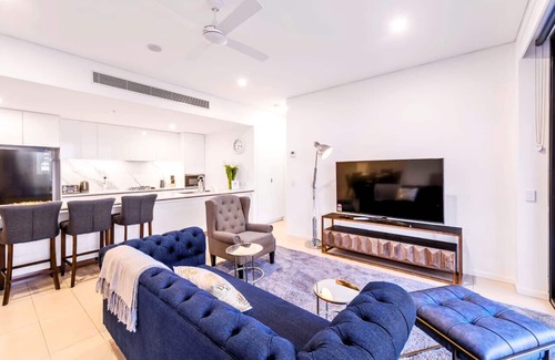 South Brisbane Apartment | Spacious 2Bed Apartment + Nook with River View